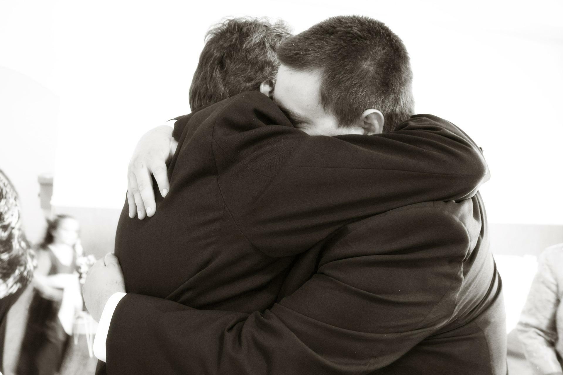 hugging 571076 1920